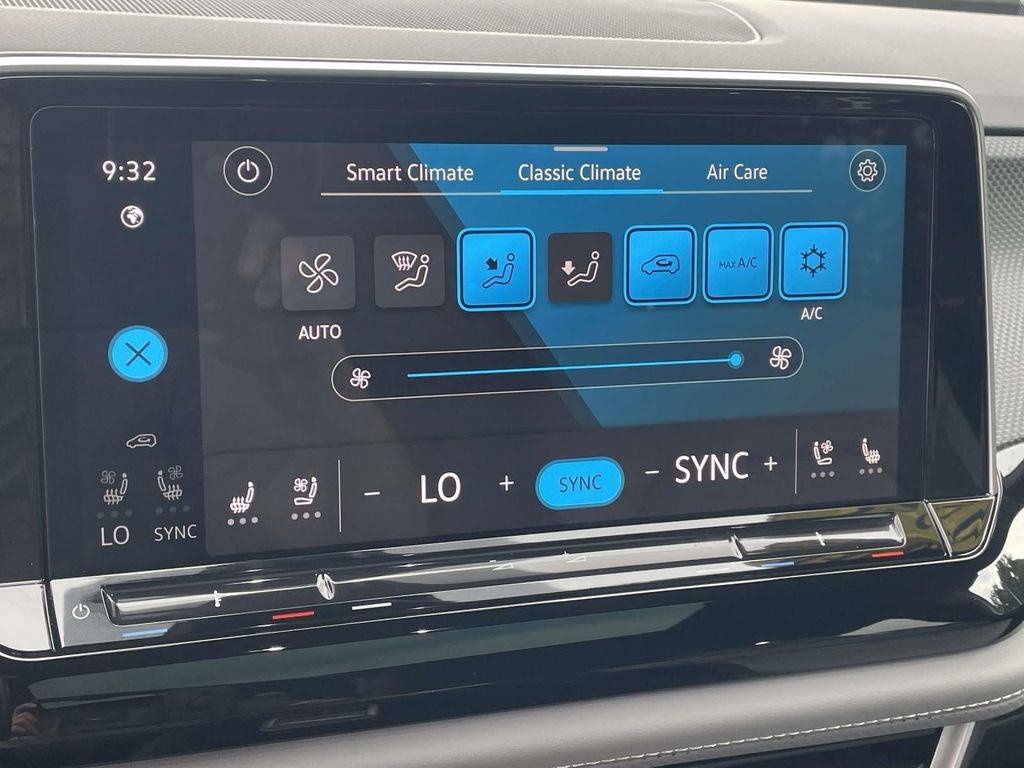 2024 Volkswagen Atlas Cross Sport 2.0T SEL R-Line