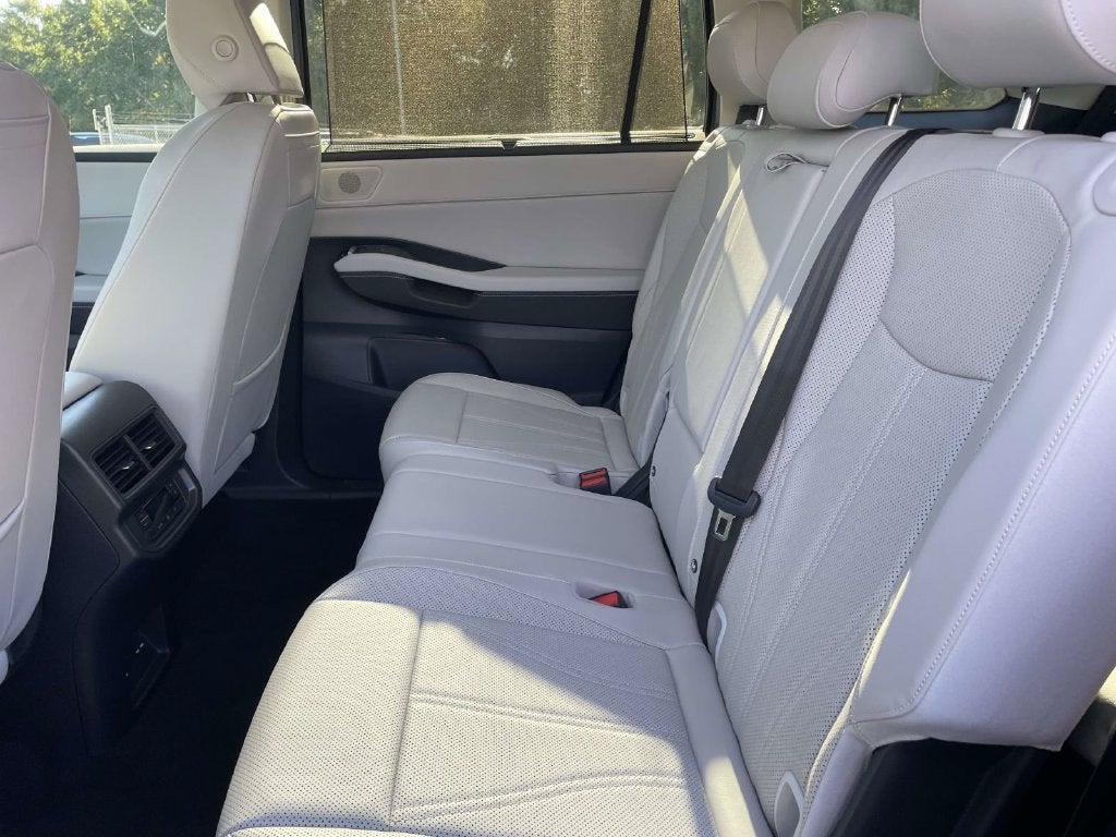 2027 Volkswagen Atlas 2.0T SE w/ Technology