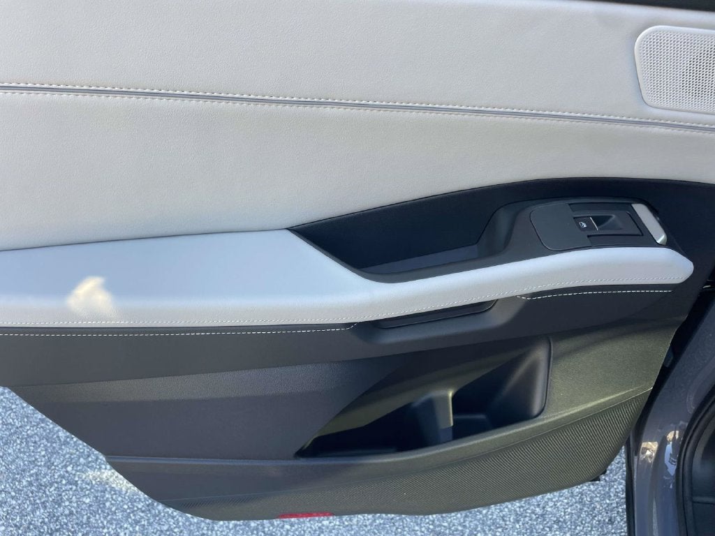 2027 Volkswagen Atlas 2.0T SE w/ Technology