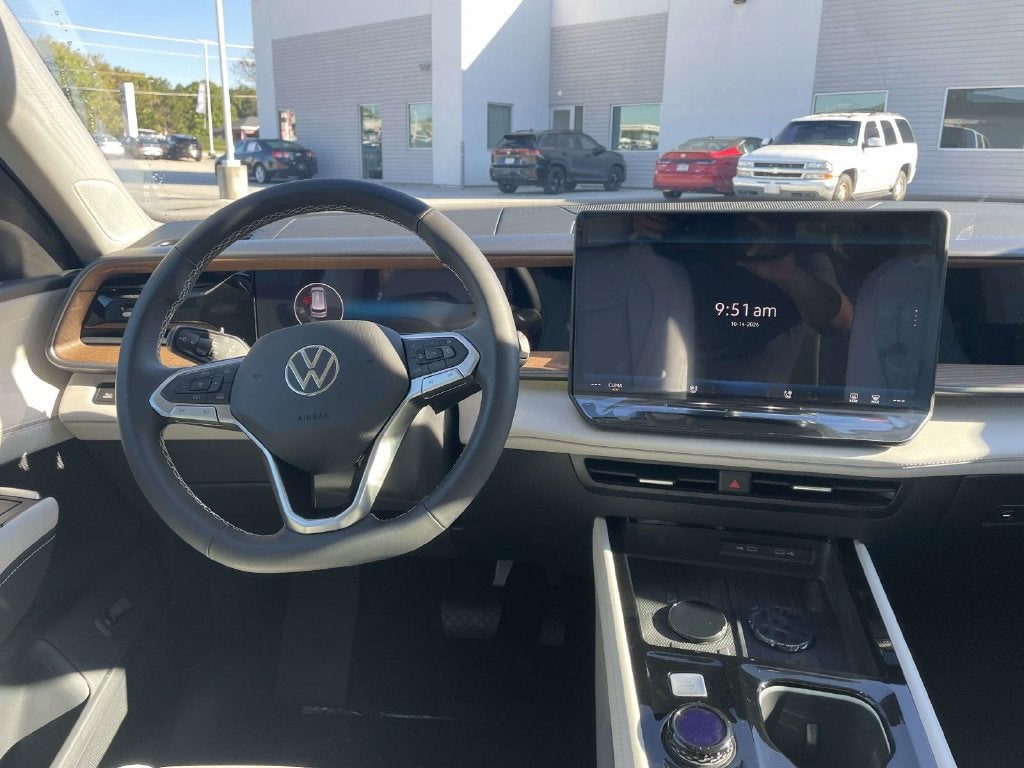 2027 Volkswagen Atlas 2.0T SE w/ Technology