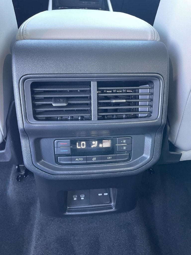 2027 Volkswagen Atlas 2.0T SE w/ Technology