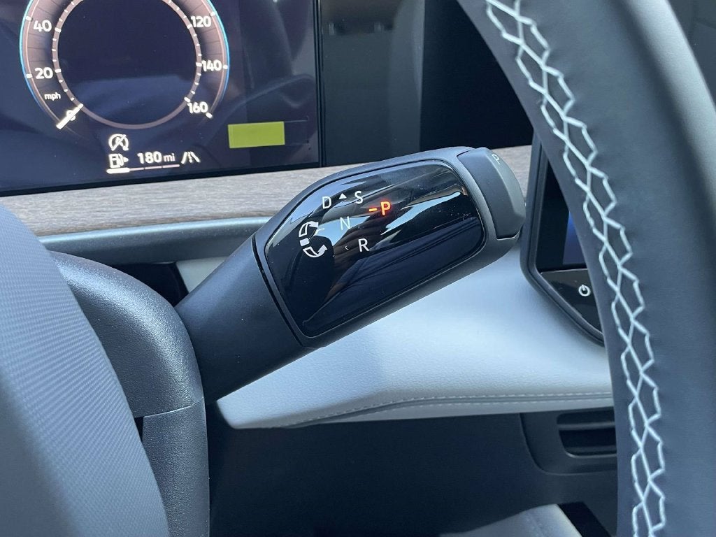 2027 Volkswagen Atlas 2.0T SE w/ Technology