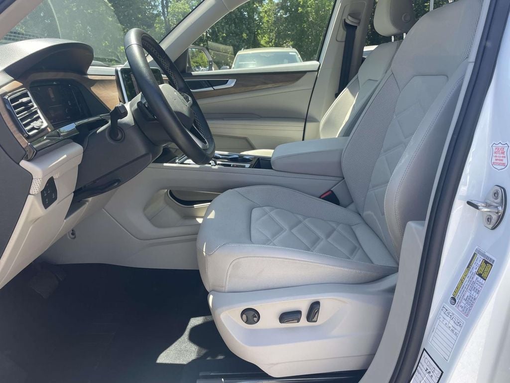 2025 Volkswagen Atlas 2.0T SE w/Technology