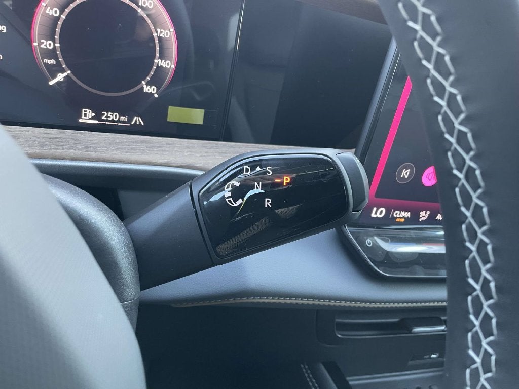2027 Volkswagen Atlas 2.0T SE w/ Technology