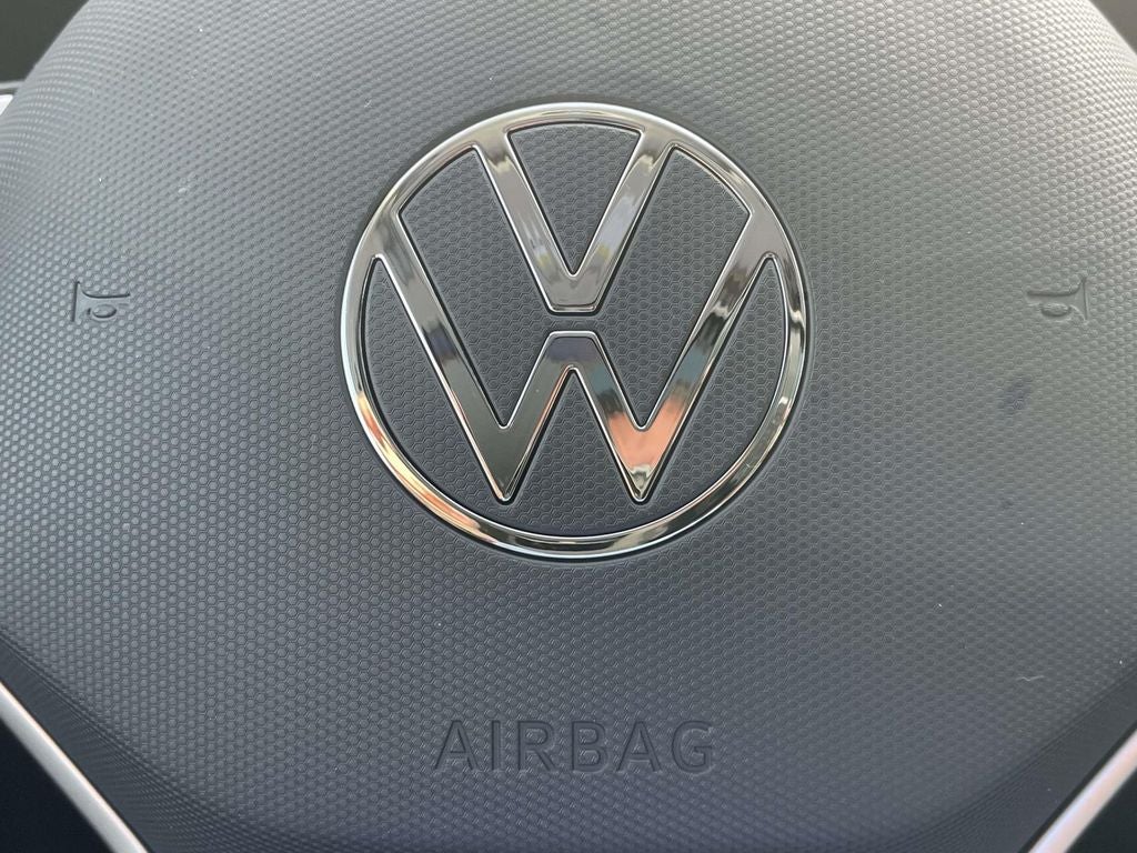 2026 Volkswagen Taos 1.5T SE Black