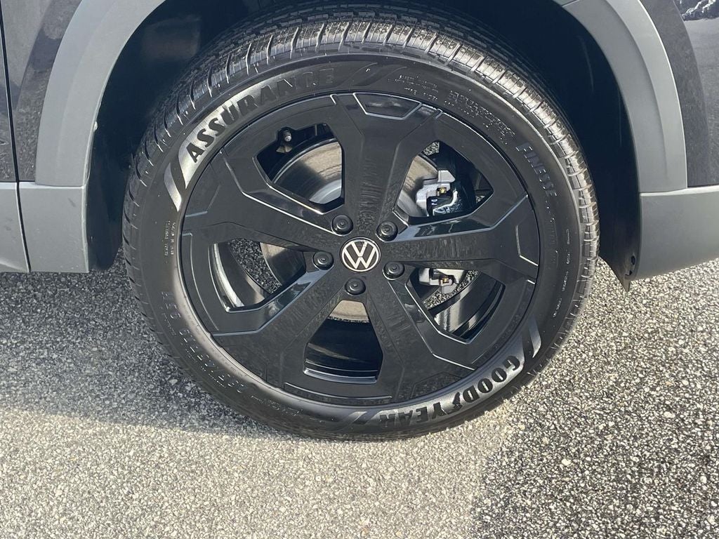 2026 Volkswagen Taos 1.5T SE Black
