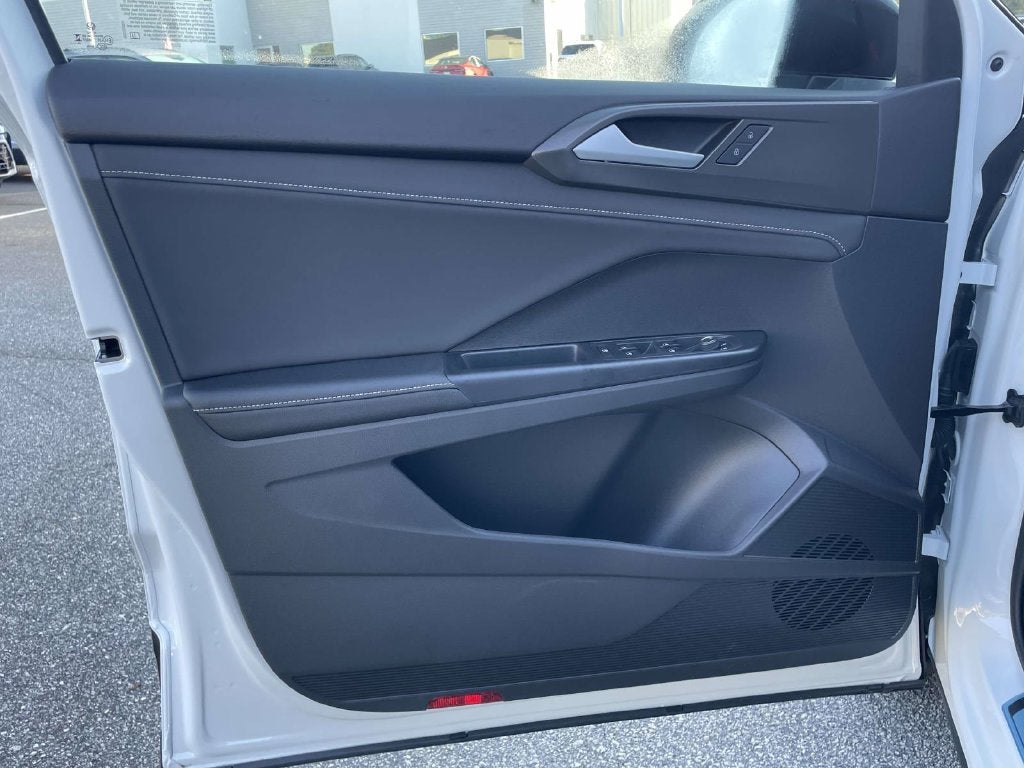 2027 Volkswagen Taos 1.5T SE Black
