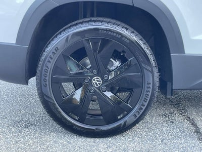 2027 Volkswagen Taos 1.5T SE Black