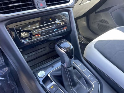 2027 Volkswagen Taos 1.5T SE