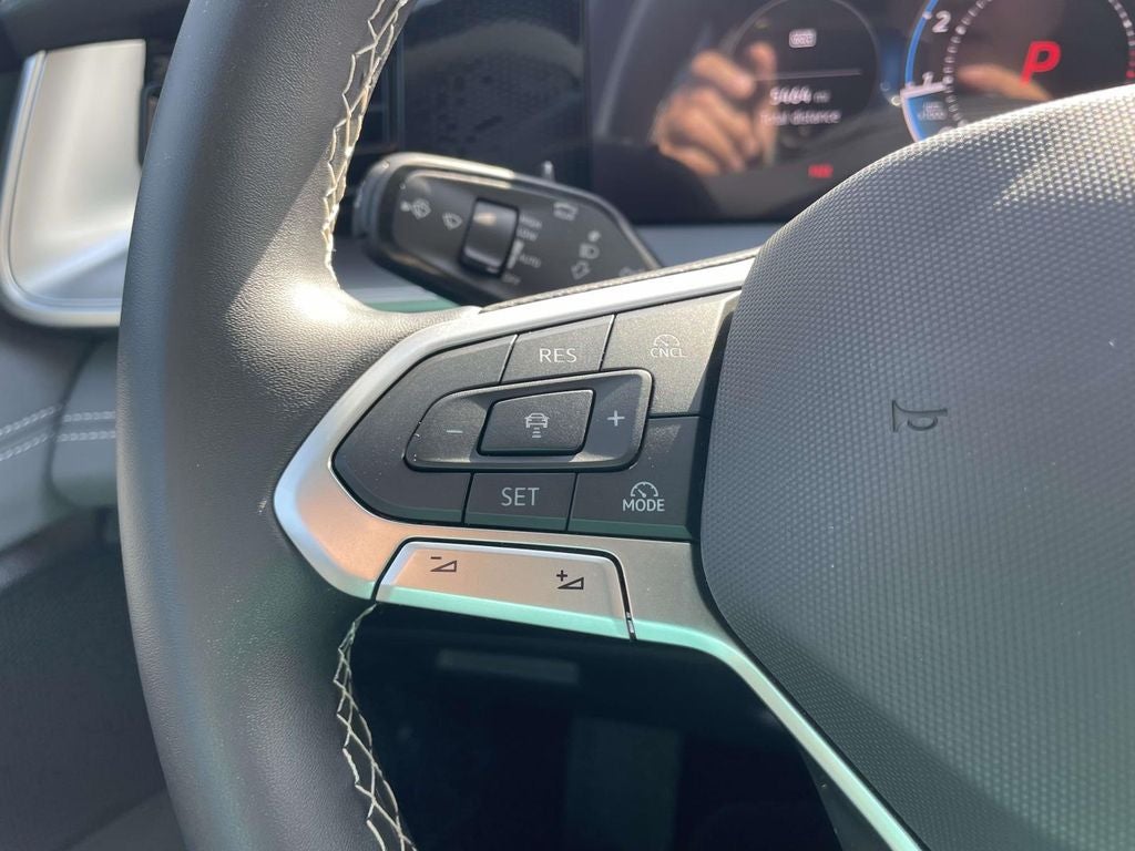 2025 Volkswagen Tiguan 2.0T SE