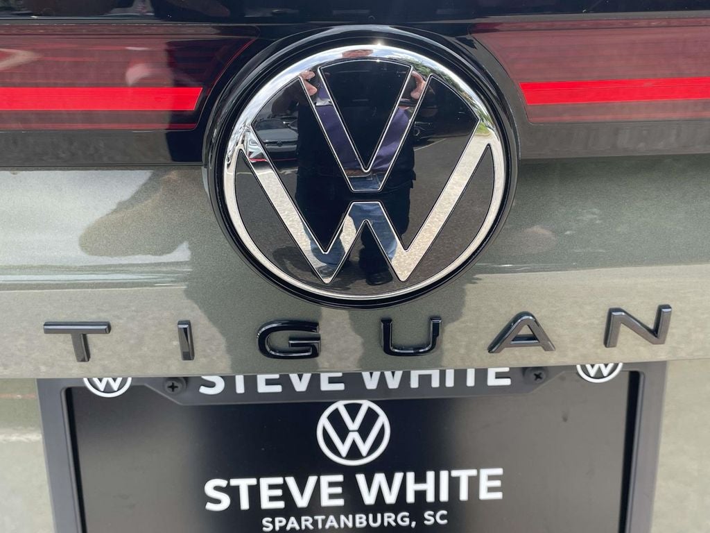 2026 Volkswagen Tiguan 2.0T SE R-Line Black