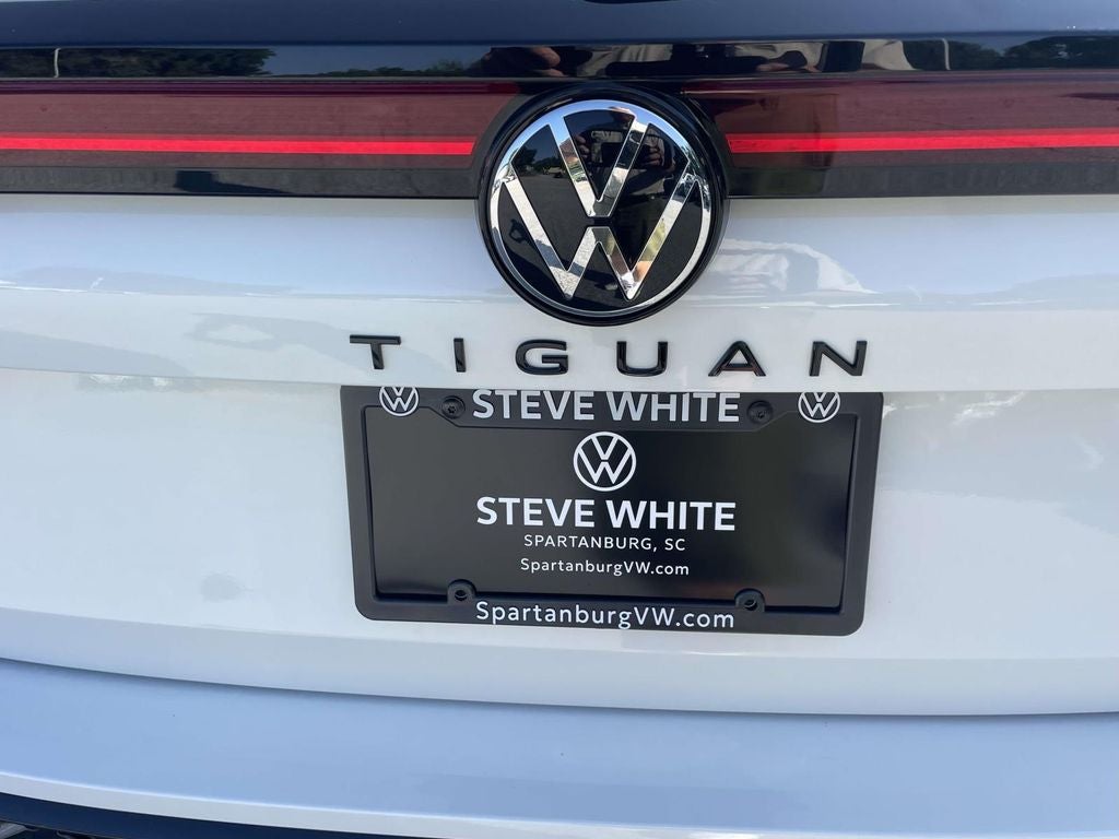 2026 Volkswagen Tiguan 2.0T SE R-Line Black