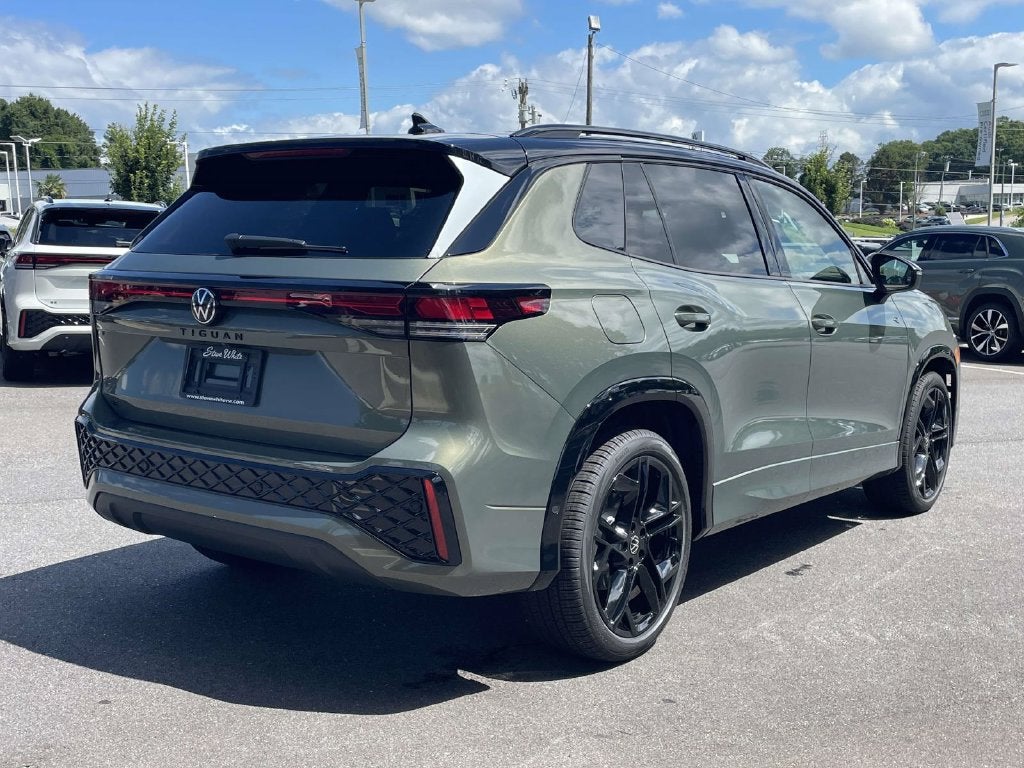 2026 Volkswagen Tiguan SE R-Line Black