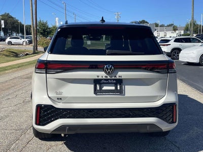 2026 Volkswagen Tiguan SE R-Line Black