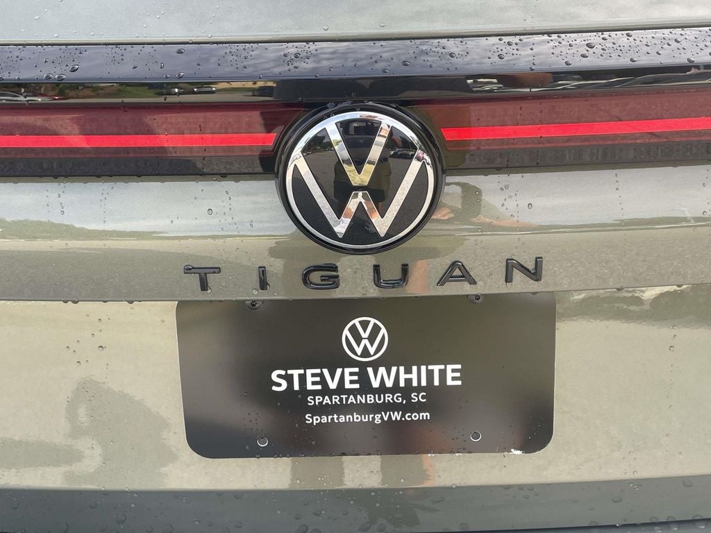 2026 Volkswagen Tiguan 2.0T SE R-Line Black
