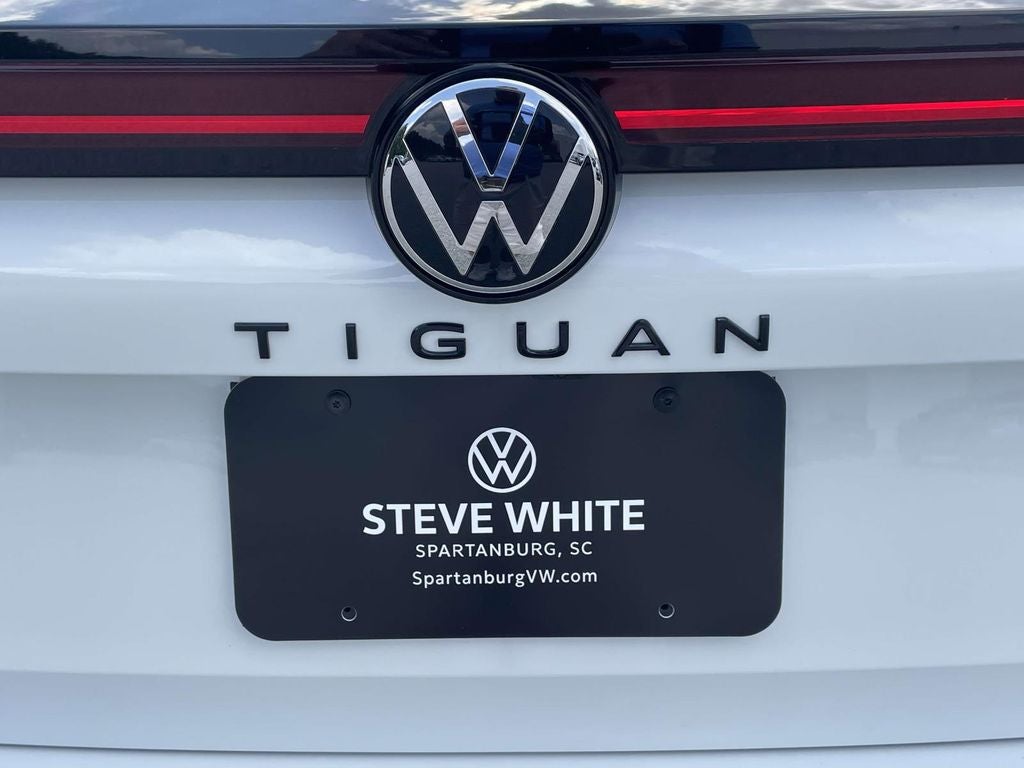 2026 Volkswagen Tiguan 2.0T SE R-Line Black
