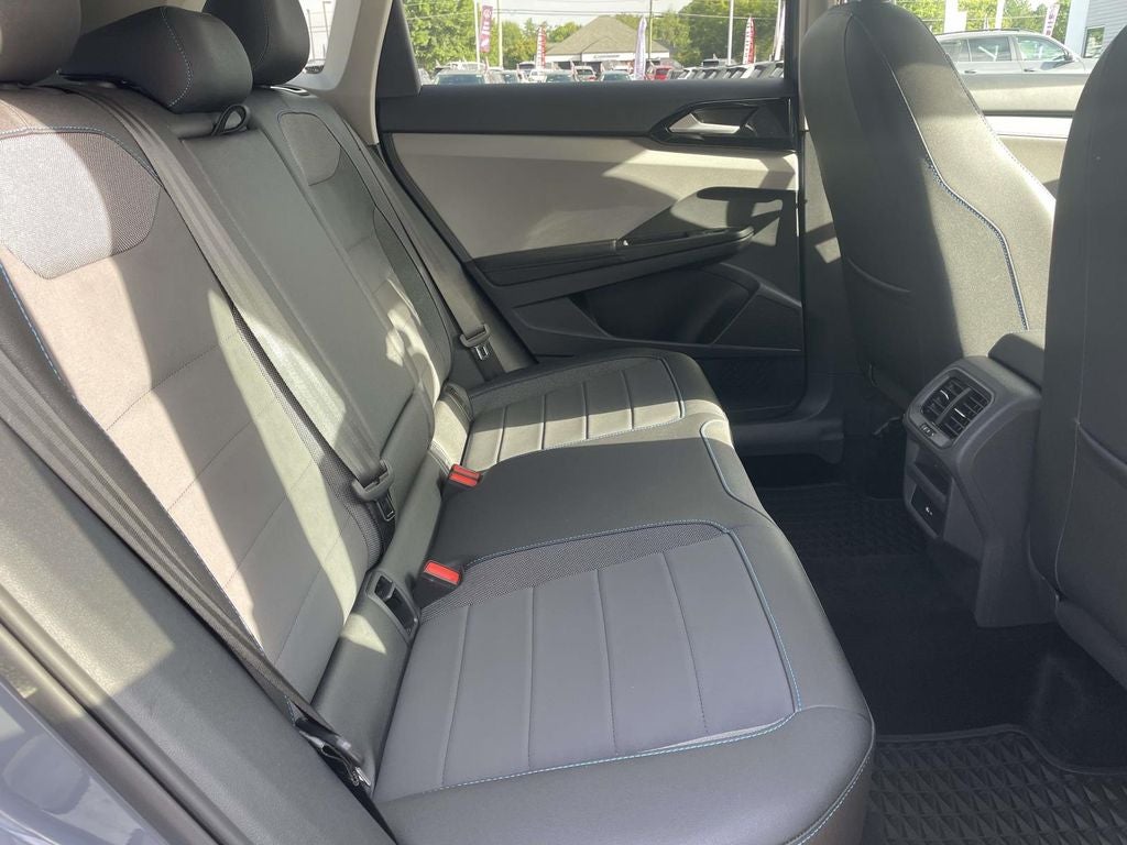 2024 Volkswagen Taos 1.5T SE Black