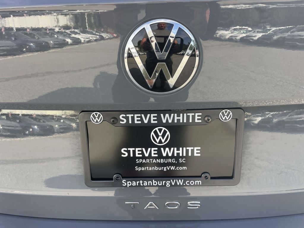 2024 Volkswagen Taos 1.5T SE Black