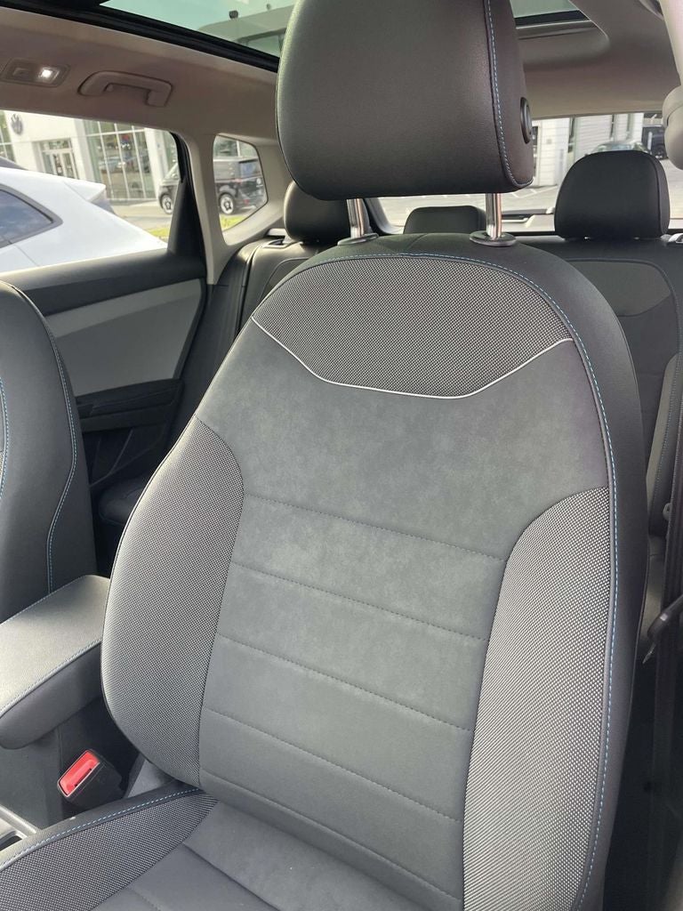 2024 Volkswagen Taos 1.5T SE Black