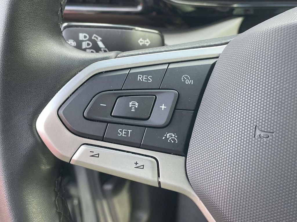 2024 Volkswagen Taos 1.5T SE Black