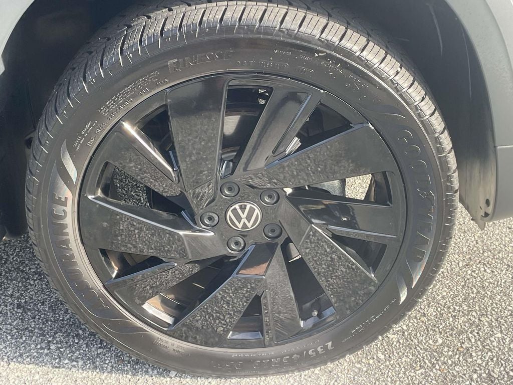 2024 Volkswagen Taos 1.5T SE Black
