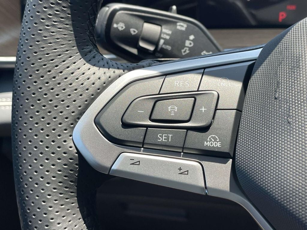 2026 Volkswagen Tiguan 2.0T SEL R-Line