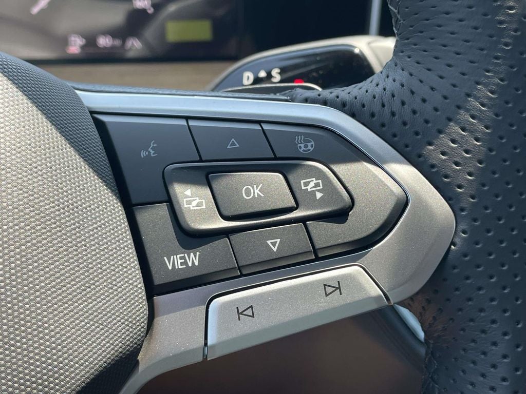 2026 Volkswagen Tiguan 2.0T SEL R-Line
