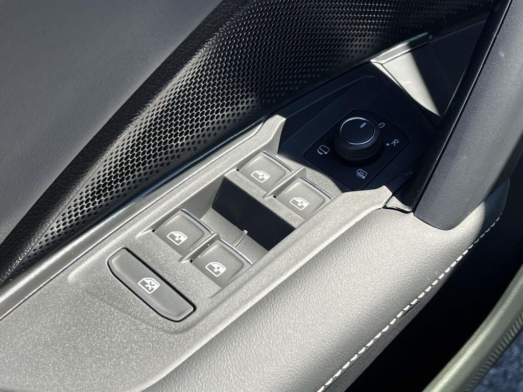 2026 Volkswagen Tiguan 2.0T SEL R-Line Turbo