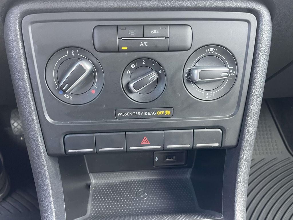 2018 Volkswagen Beetle Base