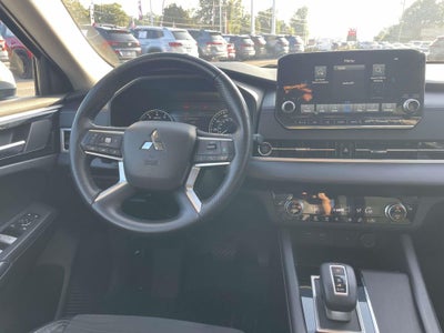 2022 Mitsubishi Outlander SE