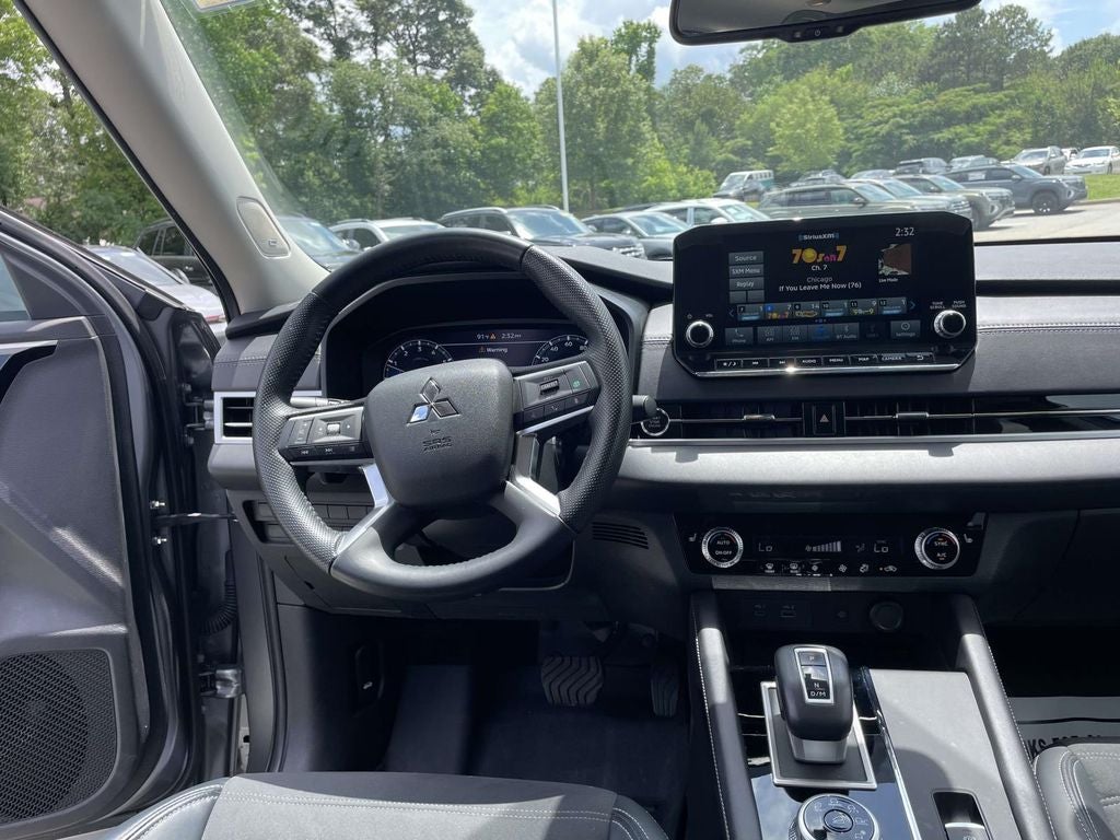 2024 Mitsubishi Outlander Base