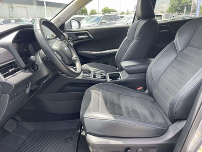 2024 Mitsubishi Outlander Base