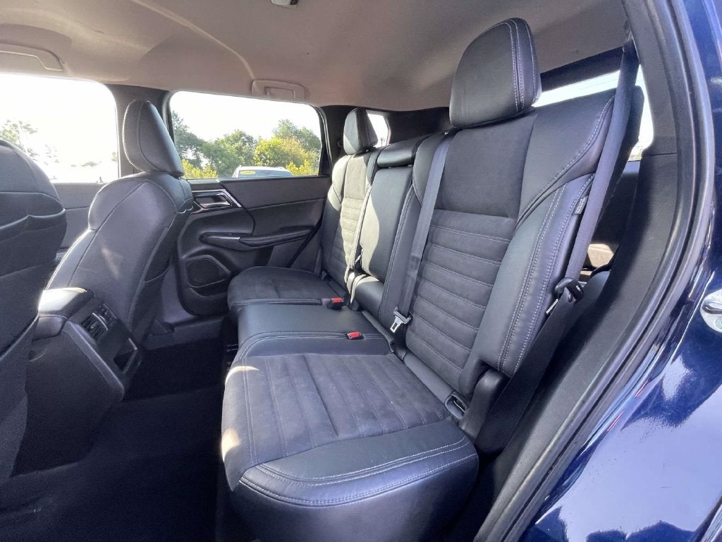 2022 Mitsubishi Outlander Base