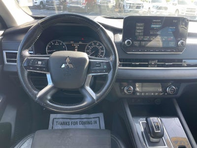 2022 Mitsubishi Outlander Base