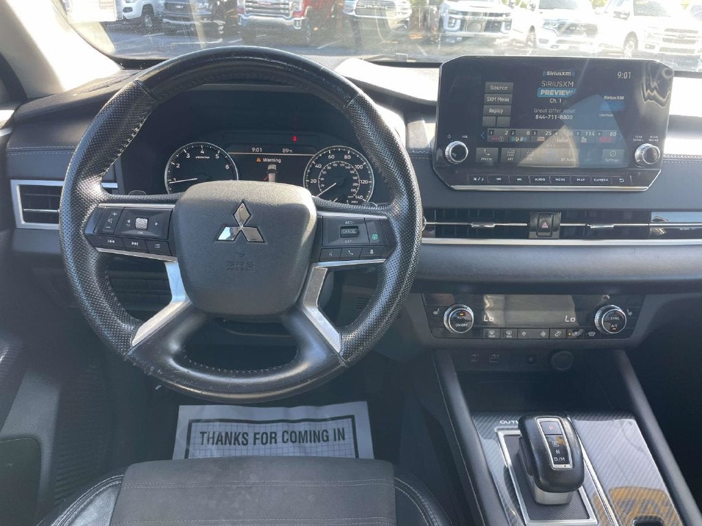 2022 Mitsubishi Outlander Base