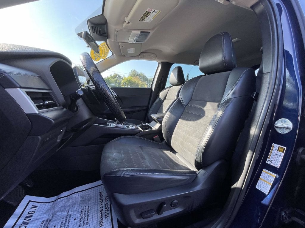 2022 Mitsubishi Outlander Base