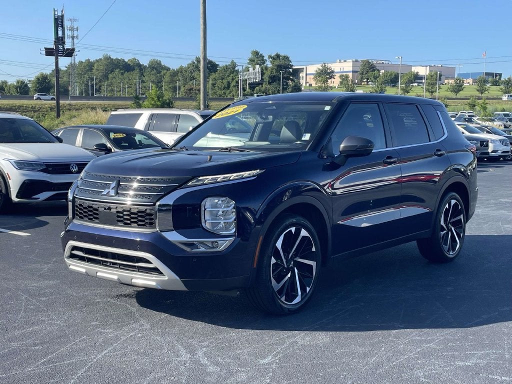 2022 Mitsubishi Outlander Base