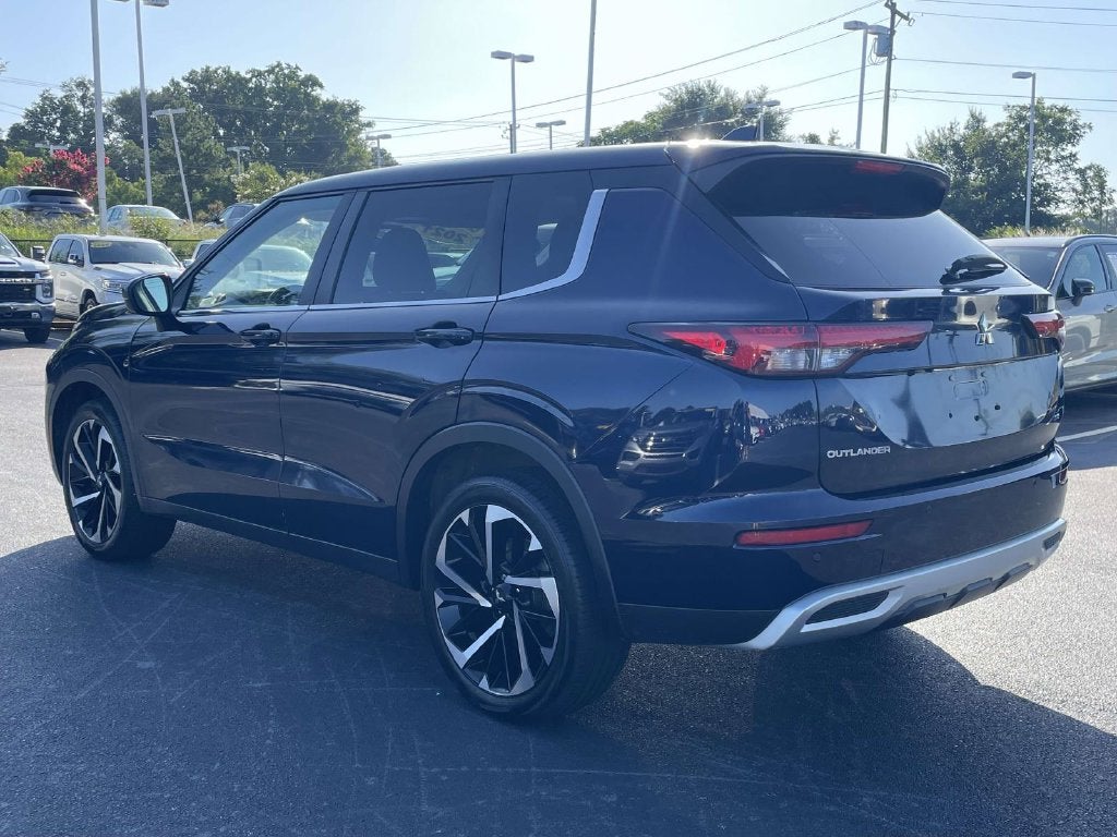 2022 Mitsubishi Outlander Base