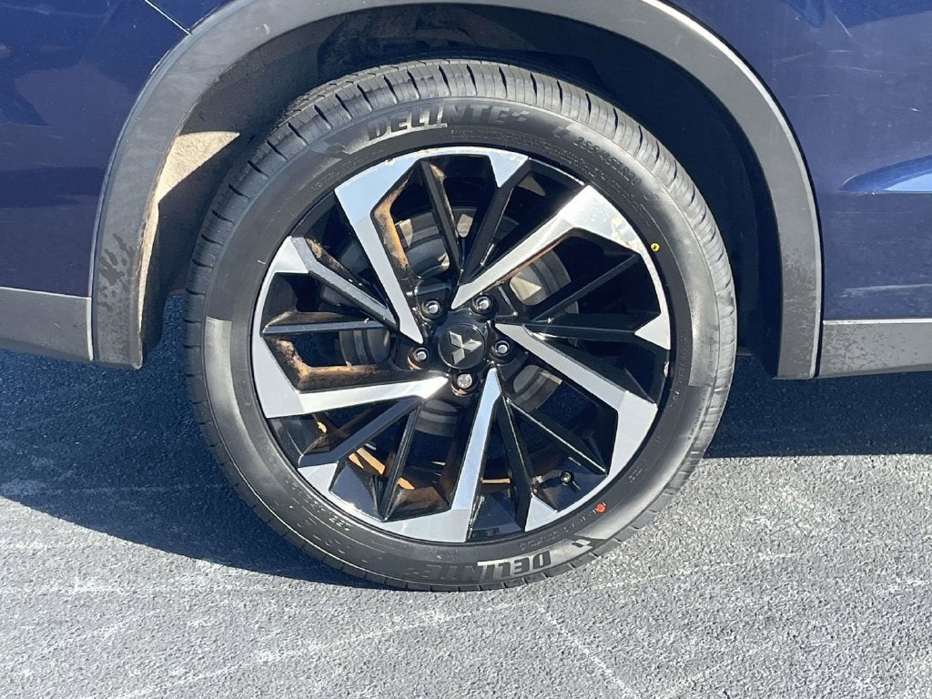 2022 Mitsubishi Outlander Base