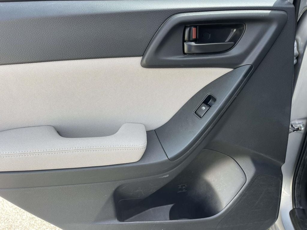 2015 Subaru Forester 2.5i