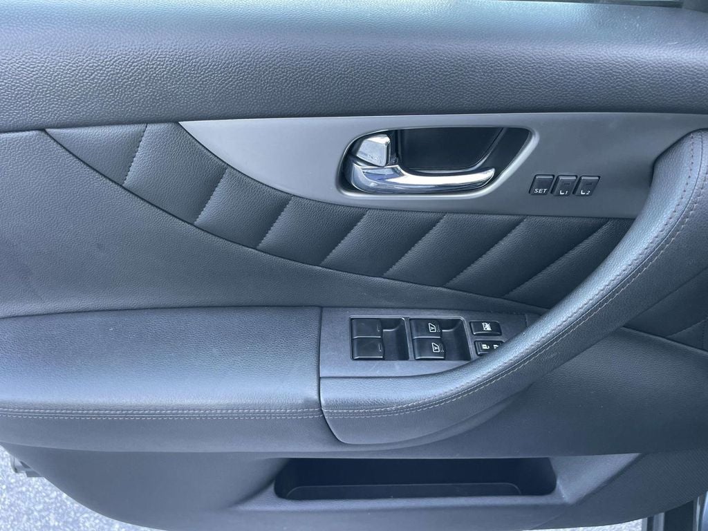 2017 INFINITI QX70 Base