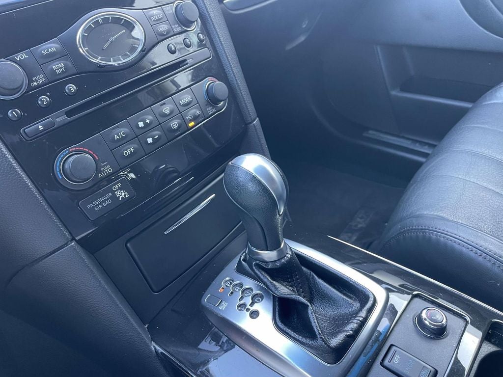 2017 INFINITI QX70 Base